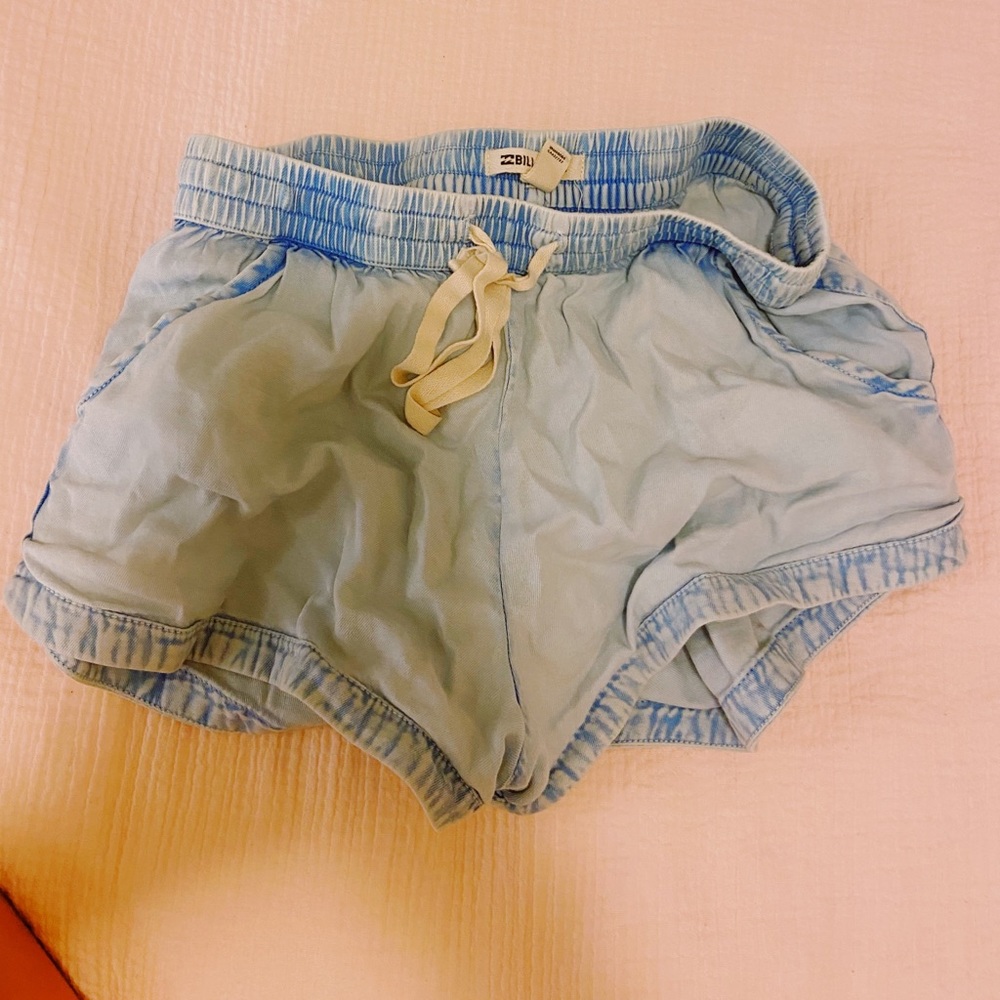 billabong blue shorts 🤍